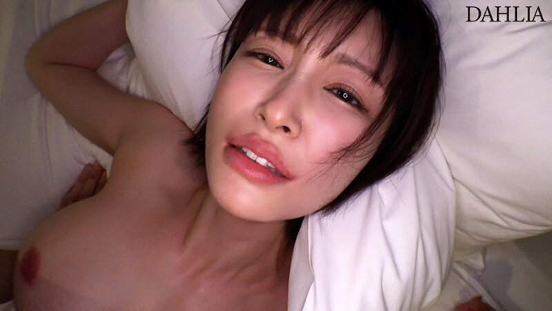 神乳素人！？ 圧倒的なスタイルで男を虜にするショートカット美女 角奈保 画像3