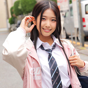 シャイな笑顔と柔軟な動き！前乃菜々ちゃんのピュアな魅力に迫る