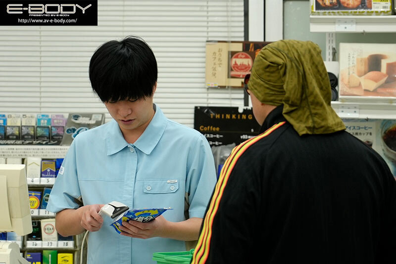 繁華街で働く平凡なコンビニ店員の僕がスタイル抜群な大人気キャバ嬢と夢みたいな恋愛をした 七瀬アリス 画像1