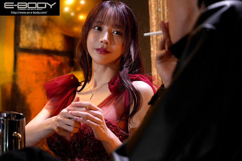 繁華街で働く平凡なコンビニ店員の僕がスタイル抜群な大人気キャバ嬢と夢みたいな恋愛をした 七瀬アリス 画像2