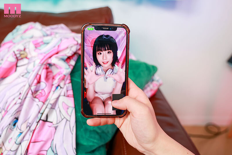 【VR】片言日本顔がかわいい韓国アイドルYORUちゃん緊急来日 チャットでつながった異国のアイドルと初密会僕にだけ見せてくれたダンスとおっぱいと中出しSEX！ 月雲よる 画像2