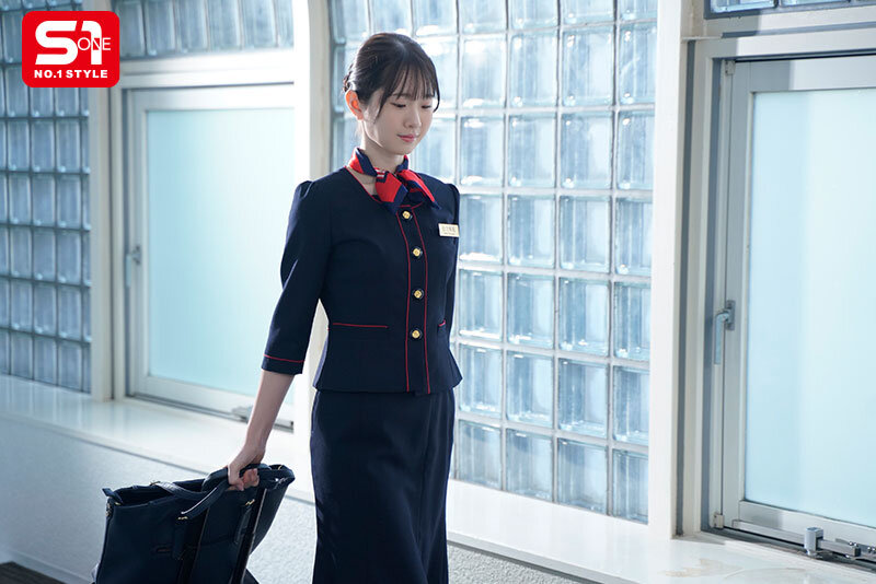 スレンダーな新人CAが巨漢クレーマーに犯●れ、心壊れ、肉オナホと化した後に&hellip; マ●コが極太ペニスに馴染んできてあり得ないほどイキまくった。 白上咲花 画像1