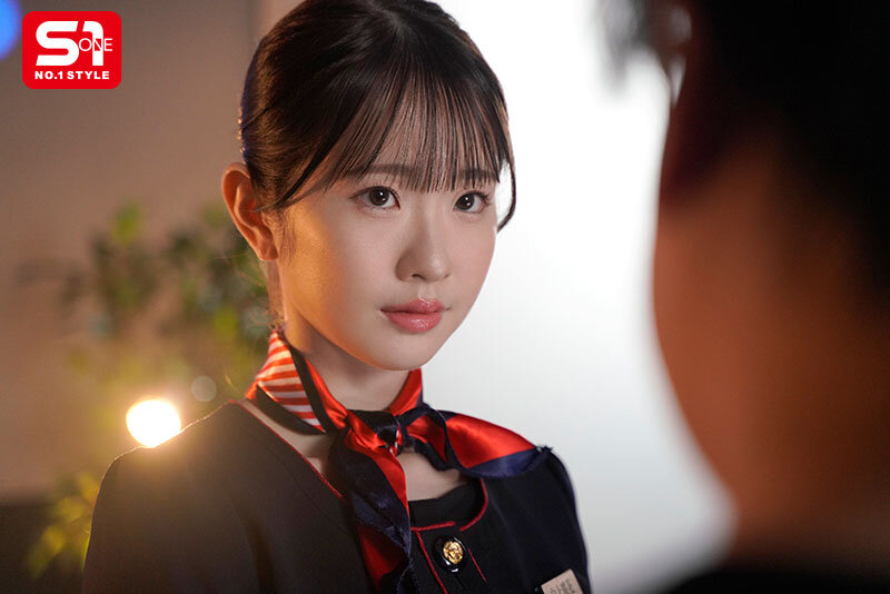 スレンダーな新人CAが巨漢クレーマーに犯●れ、心壊れ、肉オナホと化した後に&hellip; マ●コが極太ペニスに馴染んできてあり得ないほどイキまくった。 白上咲花 画像3