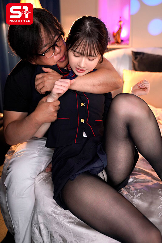 スレンダーな新人CAが巨漢クレーマーに犯●れ、心壊れ、肉オナホと化した後に&hellip; マ●コが極太ペニスに馴染んできてあり得ないほどイキまくった。 白上咲花 画像4