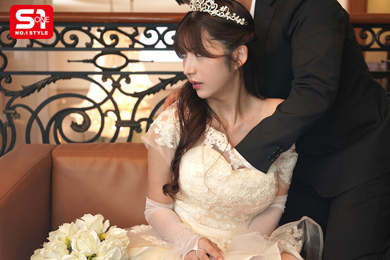 結婚式間近の花嫁、新郎との愛あるSEXよりも男性ウェディングプランナーから無理やり犯●れるほうがま●こビチャ濡れでイキまくる。 七ツ森りり 画像1