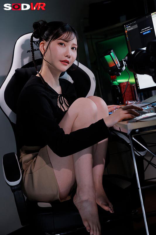 【VR】【8K】配信者藍芽さんにビ●ツを大量に投げていたらDMからのオフパコセックスに～！ 藍芽みずき 画像3