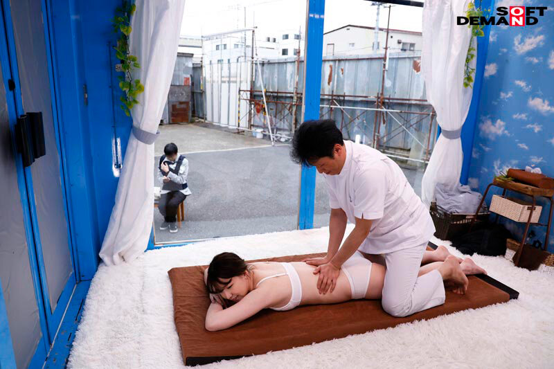 マジックミラー号 出産間もない奥様が産後で戻らなくなった体重を骨盤マッサージで解消！旦那が見ている施術中にうっかりアナルに入ったデカチンですっぽり抜けばケツ穴ぽっかり御開帳！！ 画像14