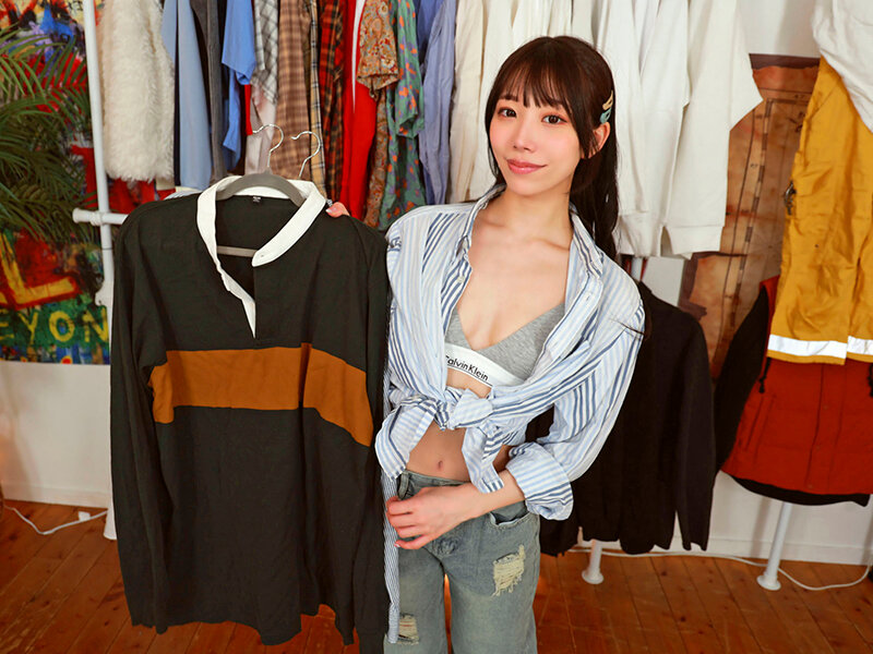 【VR】イ●スタの着替え動画で客を釣る美女店員の密着スポブラ接客にたまらず勃起チ○ポ見せたら向こうも発情こっそりフェラチオ試着室アヘ声押し殺しサイレント中出し 尾崎えりか 画像5