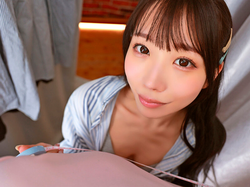 【VR】イ●スタの着替え動画で客を釣る美女店員の密着スポブラ接客にたまらず勃起チ○ポ見せたら向こうも発情こっそりフェラチオ試着室アヘ声押し殺しサイレント中出し 尾崎えりか 画像7