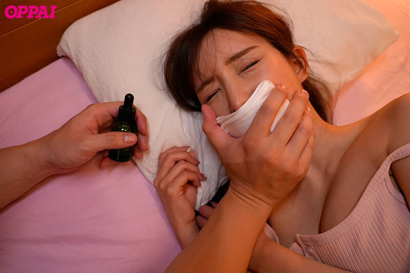 ひと回りも年の離れた出来のいい義妹に片思いして10年。 ある日彼氏ができたと知った俺は、嫉妬のあまり睡眠薬を盛って毎晩中出し昏●レ&times;プをし続けていた&hellip;。 楪カレン 画像3