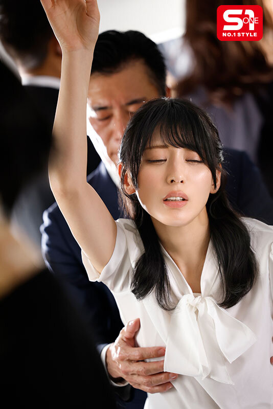 聖職者でありながら電車痴●の虜になってしまった女教師 金松季歩 画像2