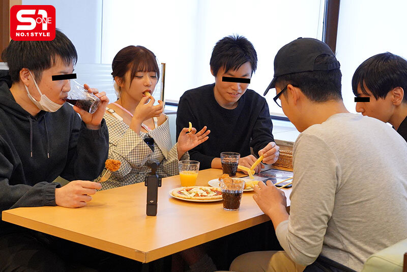 オタク好きの&lsquo;川越にこ&rsquo;がアキバの一般男性達を翻弄誘惑で好きにさせてAV出演交渉、そしてSEX！計10発キュンキュンヌキヌキさせちゃったAV界のあざと女王、逆ナンパ7日間ドキュメント 画像4