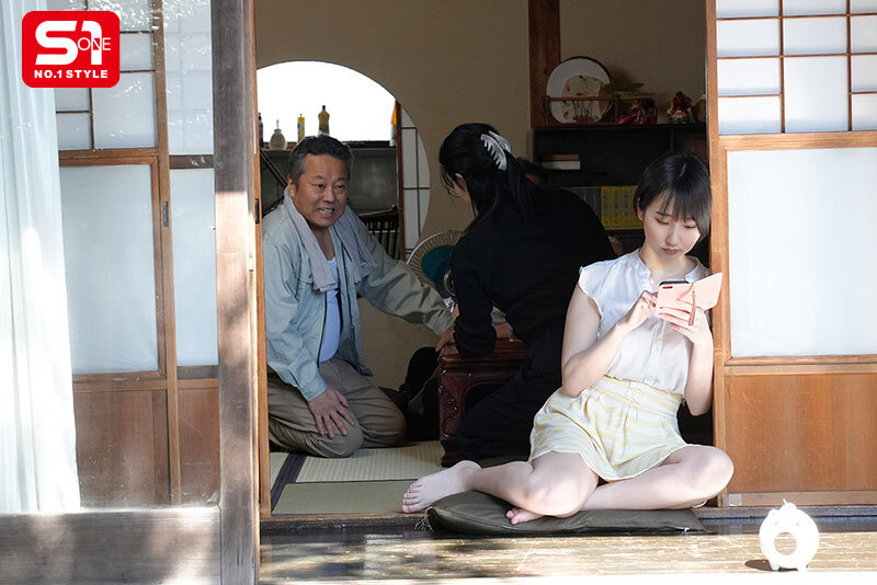 田舎帰省で大嫌いな叔父宅に一人で泊めさせられた姪っ子&hellip;手を出してきたロリコンおじさんのキモち●ぽと少女ま●こがまさかの相性抜群！！2日2晩の絶倫汗だく大性交 糸井瑠花 画像1