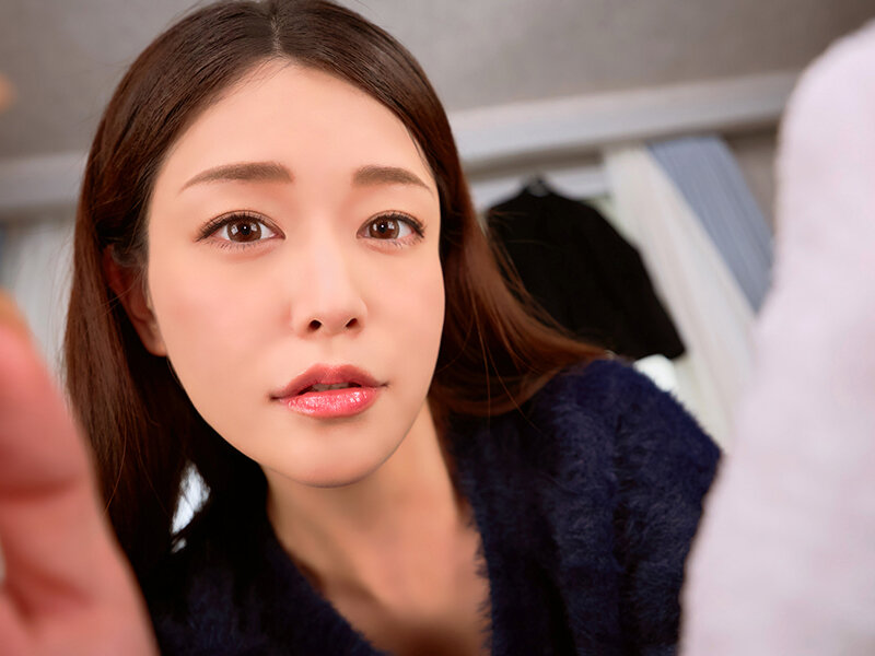 【VR】一人暮らしの僕を心配して隣の奥さんが看病してくれることになり、キスまで3cm距離の密着介抱に勃起がおさまらず「夫には内緒ね&hellip;」と接吻口封じからベロキス増し増し杭打ちピストンで何度もヌカれまくった 橘メアリー 画像4