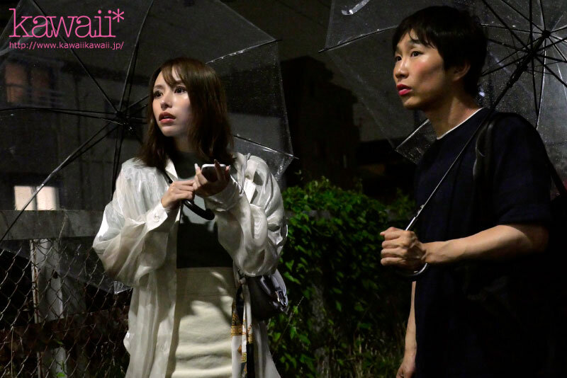 ファンイベント帰り相部屋NTR 彼氏の愚痴を聞いてくれて趣味にも付き合ってくれるバイト先の店長と性欲解消するまで中出ししまくった絶倫性交 伊藤舞雪 画像1