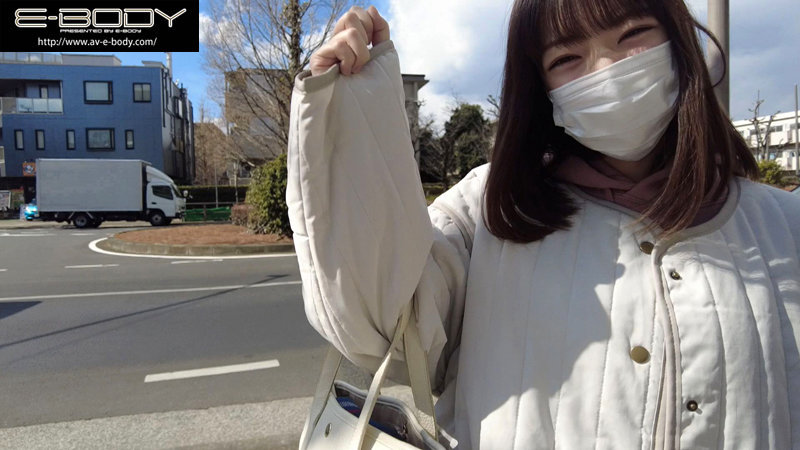 初めて出来た彼女を脱がしたら&hellip;着衣から想像できない物凄いスリム美巨乳 大興奮の僕は性欲尽きるまでハメまくった 森下ことの 画像1