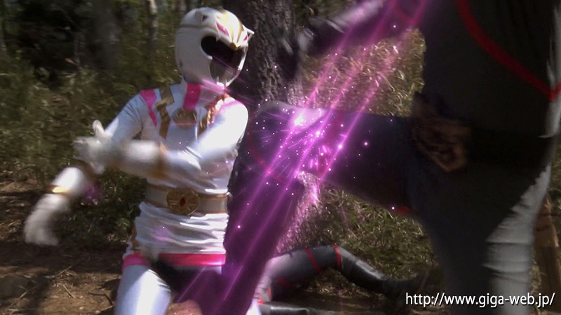 ヒロインハンティング 強獣戦隊ワイルドレンジャー 狩猟ゲームの獲物にされたワイルドホワイト 泉りおん 画像1