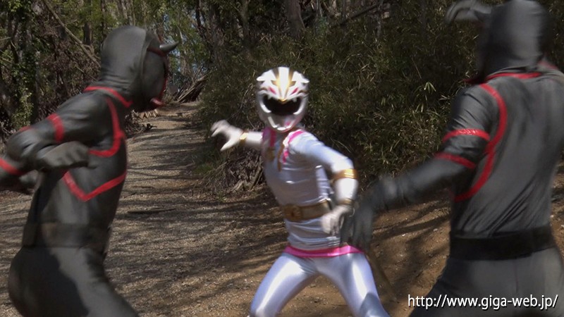 ヒロインハンティング 強獣戦隊ワイルドレンジャー 狩猟ゲームの獲物にされたワイルドホワイト 泉りおん 画像2