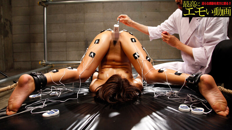 残酷な格好にされて女体と秘唇の周りに電流を流されマ○コをグショグショにする女 画像3