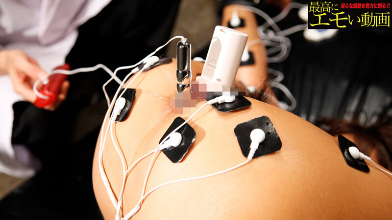残酷な格好にされて女体と秘唇の周りに電流を流されマ○コをグショグショにする女 画像5