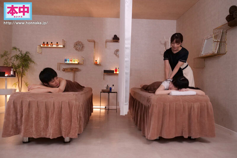 カップル個室エステで彼女が起きている間はスローピストンで寝たら高速爆打ちピストンの変速ギアチェンジで ロングスカートの中、平然とチ●ポを挿入し抜かずの中出しで誘惑する美人巨乳エステティシャン 小花のん 画像1