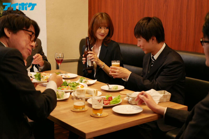 「ホテルで休憩しよっか？」 新入社員歓迎会で酔いつぶれた僕が会社の受付嬢に逆お持ち帰りされ朝まで精子搾り抜かれた一夜。 希島あいり 画像2