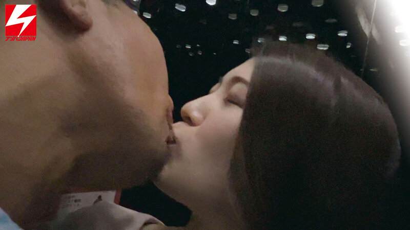 「早くホテルで抱いて&hellip;」マッチングアプリでゲット！！ 即マン！飢えた美人妻は即効型の都合のイイ絶倫タダマンビッチだった。 ≪時間限定浮気≫ みなほ 画像1