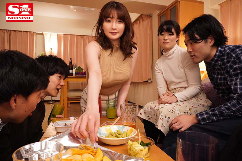 おっぱい好きの僕を最大限甘やかしてくれる近距離Jcupカノジョとの超密着同棲生活 鷲尾めい 画像1