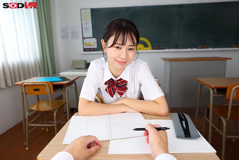 【VR】【8K】真面目なクラス委員長は実は見られて興奮する露出癖持ちの変態だった 五芭 画像9