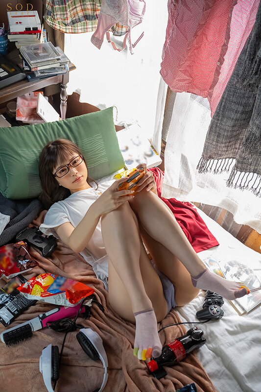 天宮花南 前戯 - 数年ぶりに帰省すると、アラサーの姉は未だに自称家事手伝い（ニート）の喪女だった。 隠れ巨乳の姉（26） 天宮花南