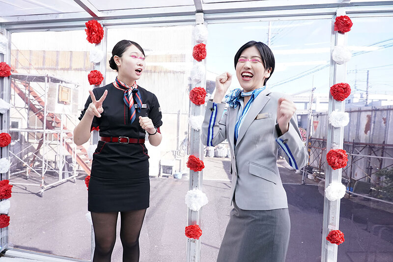 顔出しMM号 美人キャビンアテンダント限定 ザ・マジックミラー 勝てば100万円！負ければ即ハメ！航空会社対抗中出し野球拳！ 2 高嶺の花のCAオマ○コに何度イってもやめないデカチン追撃ピストンで連続中出し！ 画像2