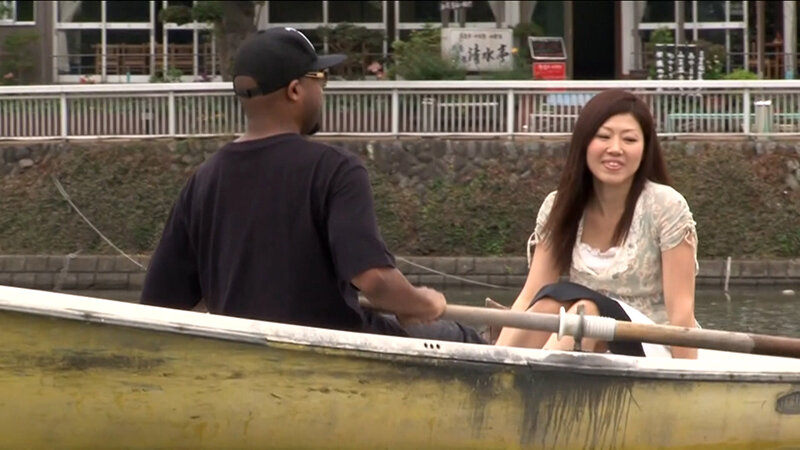 湖と山と黒人マラ！ラブラブデートの野外活動！ 画像1