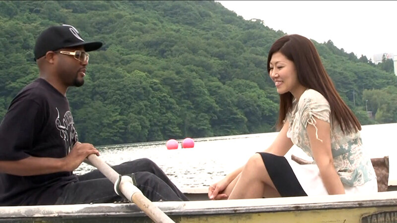 湖と山と黒人マラ！ラブラブデートの野外活動！ 画像2