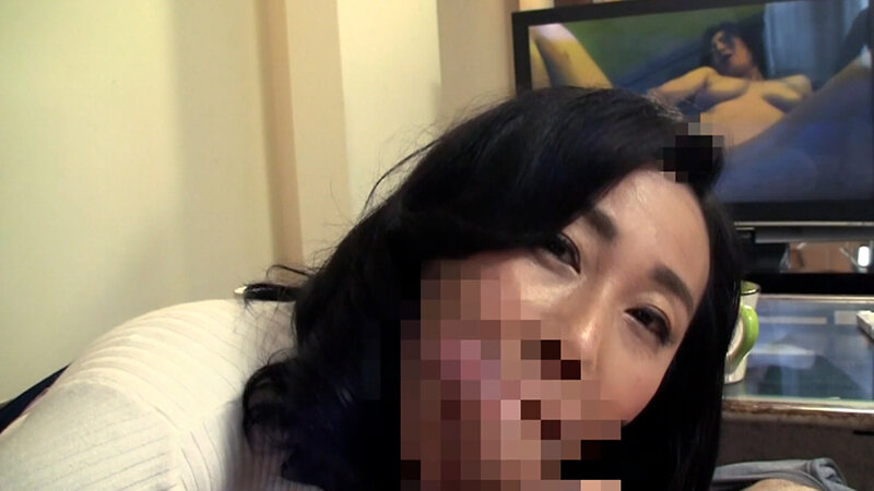 嫁の母と一緒に熟女モノAV鑑賞。エッチな気分が盛り上がり禁断の情欲に堕ちる完熟義母のド痴女セックス！ 画像7