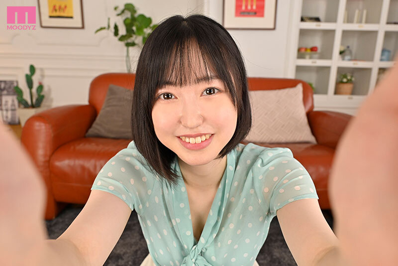 【VR】ずっと好きだった幼なじみと両想い！ほぼ裸でずっとイチャイチャしながらエッチの偏差値グングンあげたい&hellip;！高画質8KVR 小栗みゆ 画像2