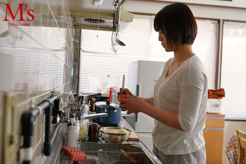 玉城夏帆 ビジュアル - 夕飯は冷蔵庫にカレー入ってるから適当にチンして食べてね&hellip;それじゃあお母さんセックスしてくるね。 玉城夏帆