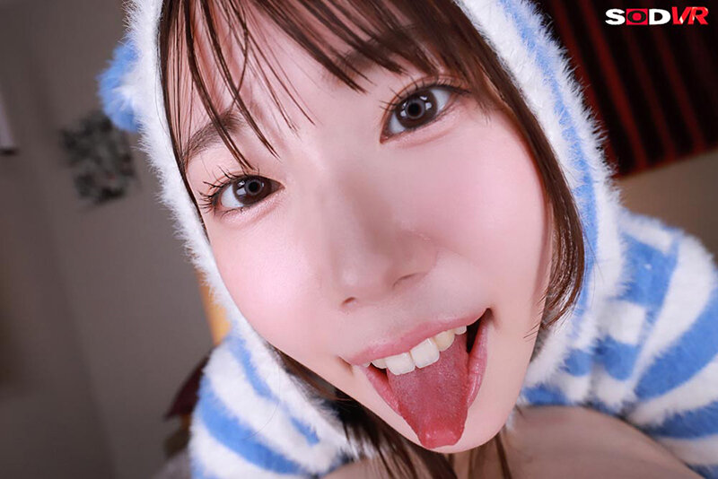 【VR】【8K】【絶対的美少女顔面】&times;【変態的オフパコレイヤー】SNS人気コスプレイヤーと密室でベロキスしまくり超絶倫枕営業SEX 画像11