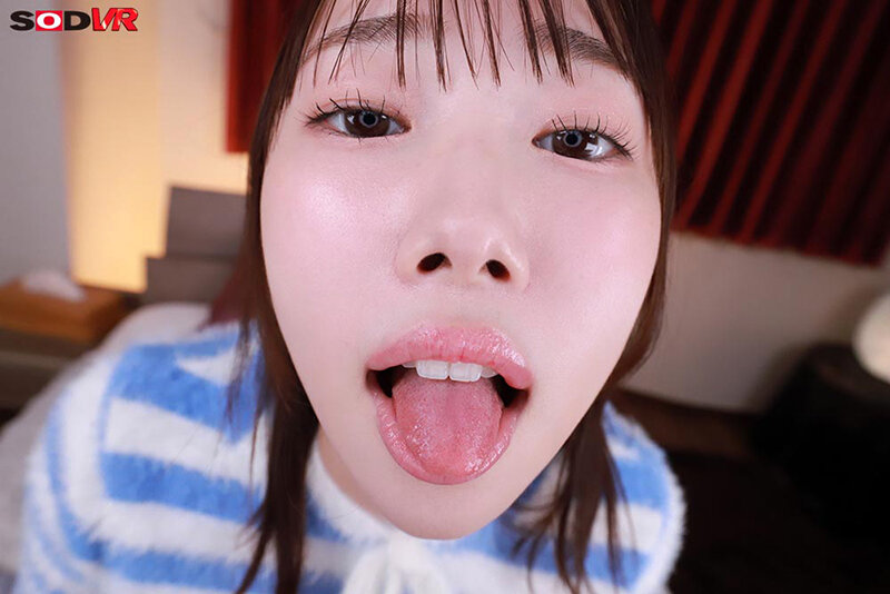 【VR】【8K】【絶対的美少女顔面】&times;【変態的オフパコレイヤー】SNS人気コスプレイヤーと密室でベロキスしまくり超絶倫枕営業SEX 画像12