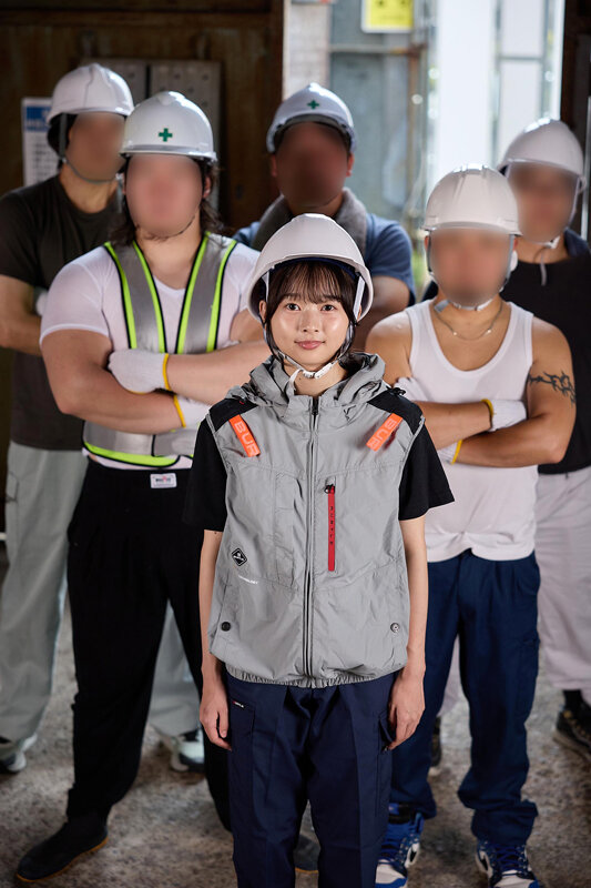 素人 企画単体 ビジュアル - ピストンバイブ解体女子&lsquo;実習&rsquo;という名のシゴキにもめげずに男社会で解体工を目指す純朴研修生に密着 運搬作業編