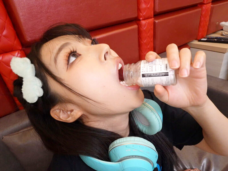 立ちんぼ地雷系おしっこ飲ませ風呂キャン界隈！汚臭ケツ穴おま●こを舐められ、アヘ顔尿射イキ飲尿クンニSEX！ 皆月ひかる 画像16