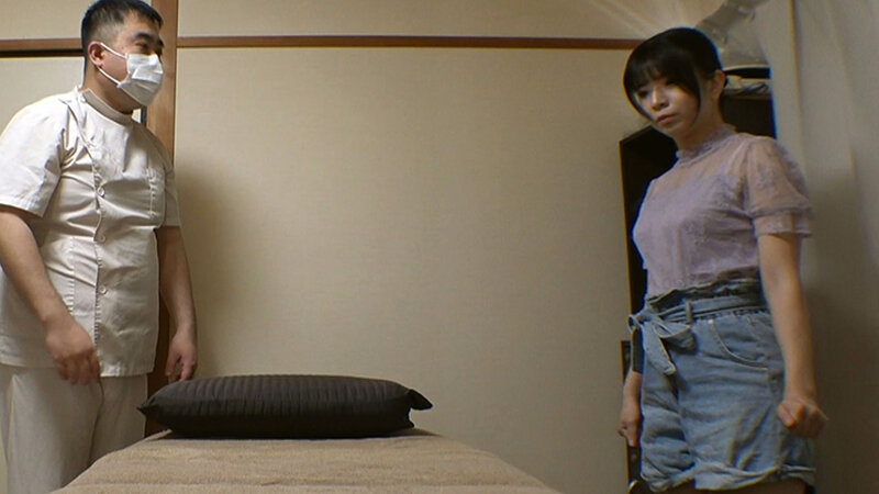 媚薬オイルマッサージ 痴●盗撮＆中出し素人娘VOL.69 超強力媚薬を配合したマッサージオイルを施術中に知らずに塗りこまれたオンナは、身体の火照りに驚き、チ〇ポを欲しがる自分に戸惑い、垂れ出したマン汁に恥ずかしがりながらも生ハメ中出しまで欲してしまう！ 画像5