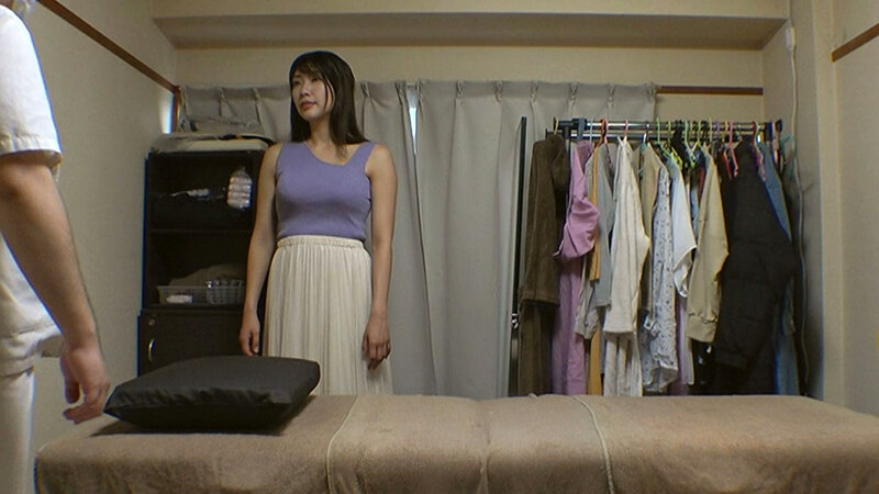 媚薬オイルマッサージ 痴●盗撮＆中出し素人娘VOL.69 超強力媚薬を配合したマッサージオイルを施術中に知らずに塗りこまれたオンナは、身体の火照りに驚き、チ〇ポを欲しがる自分に戸惑い、垂れ出したマン汁に恥ずかしがりながらも生ハメ中出しまで欲してしまう！ 画像9