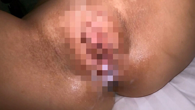 気持ち良くって腰が止まらない！暗闇でライトに浮かぶ熱い不倫旅行セックス！ 画像20