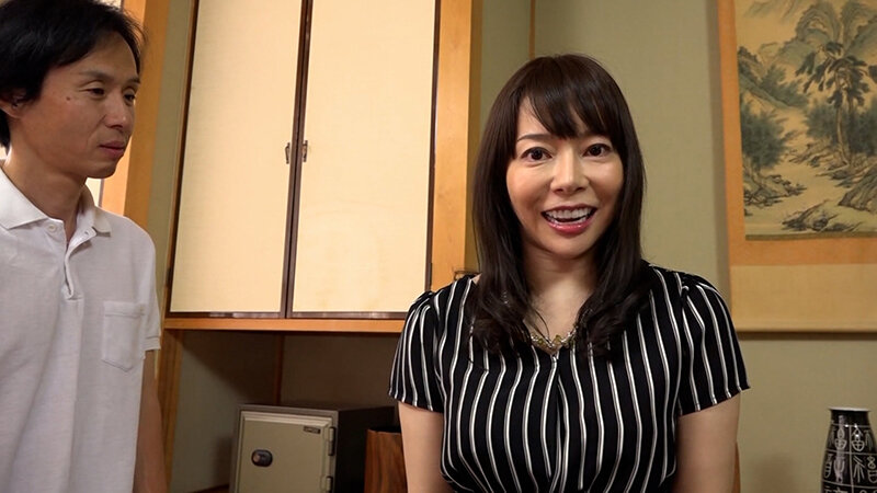 服の上からでもわかる美巨乳セレブ奥さまが刺激を求めてAV撮影に参加！愉しむSEXがしたいと本能丸出しぶっ飛び性交！ 画像1