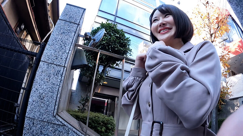 美乳で巨乳で黒髪ショートの美女をナンパしてホテルIN！ヤリモクむっつり美女とパコパコ絶頂イキ過ぎ嵌め撮りSEX！ 画像1